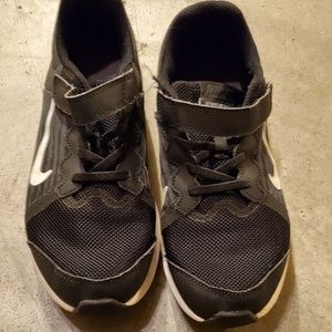 Nike downshifted 8 2.5Y